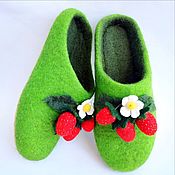 Обувь ручной работы handmade. Livemaster - original item Slippers strawberry glade felted. Handmade.