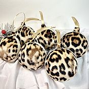 Leopard print Christmas balls