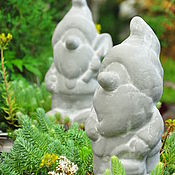 Дача и сад handmade. Livemaster - original item Garden gnomes 2 pcs. a dwarf made of concrete with a bucket and a shovel. Handmade.