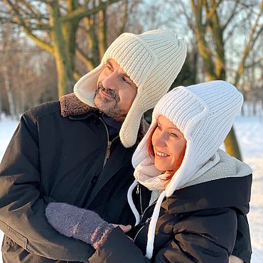 Аксессуары ручной работы. Ярмарка Мастеров - ручная работа Шапка-ушанка вязаная УМА с подкладкой молочный и снежный белый. Handmade.