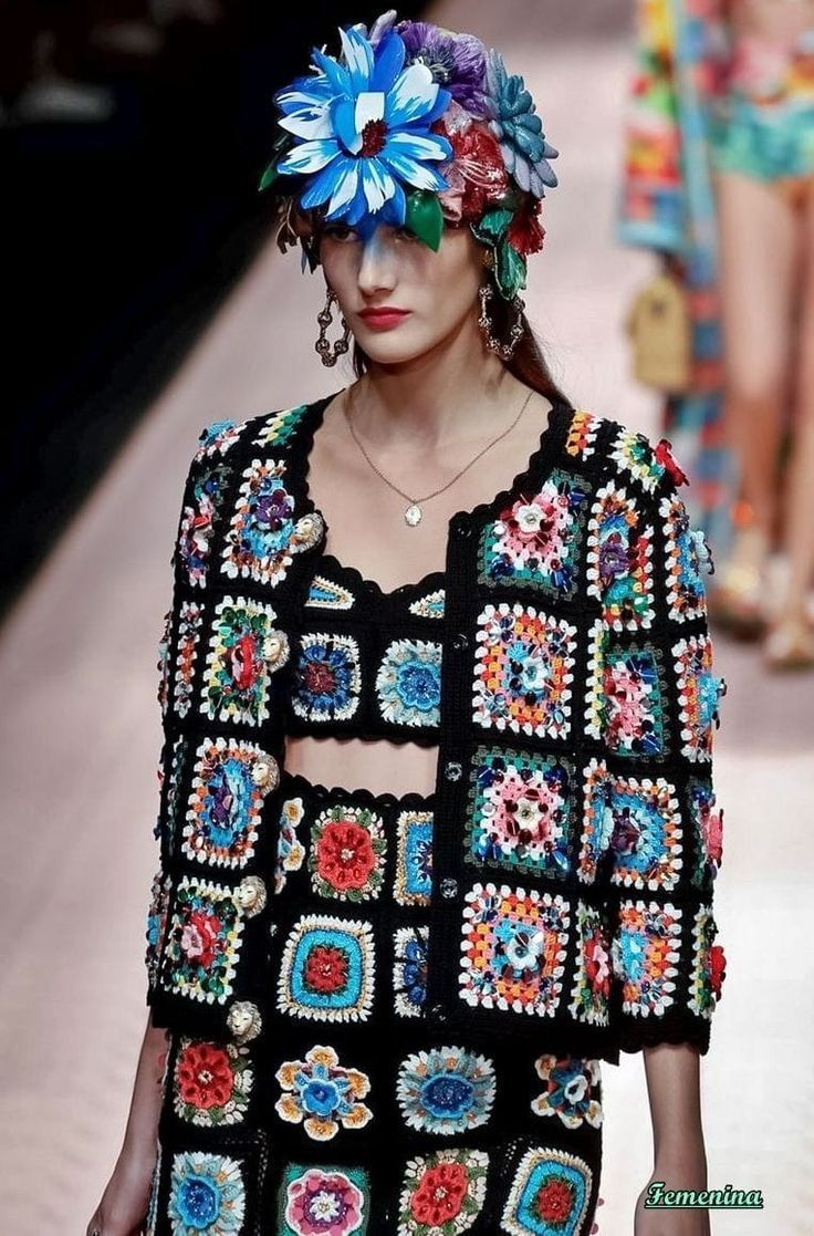 Роскошный вязаный костюм крючком от Dolce & Gabbana. Ready-to-Wear 2020