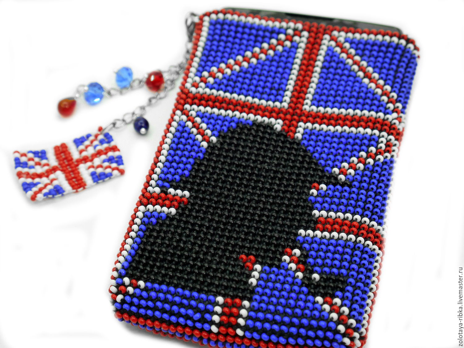 Чехол для телефона вышитый бисером. Сумка для телефона из бисера. Чехол вышитый бисером. Подвеска на чехол из бисера. Чехол для телефона вышитый бисером.