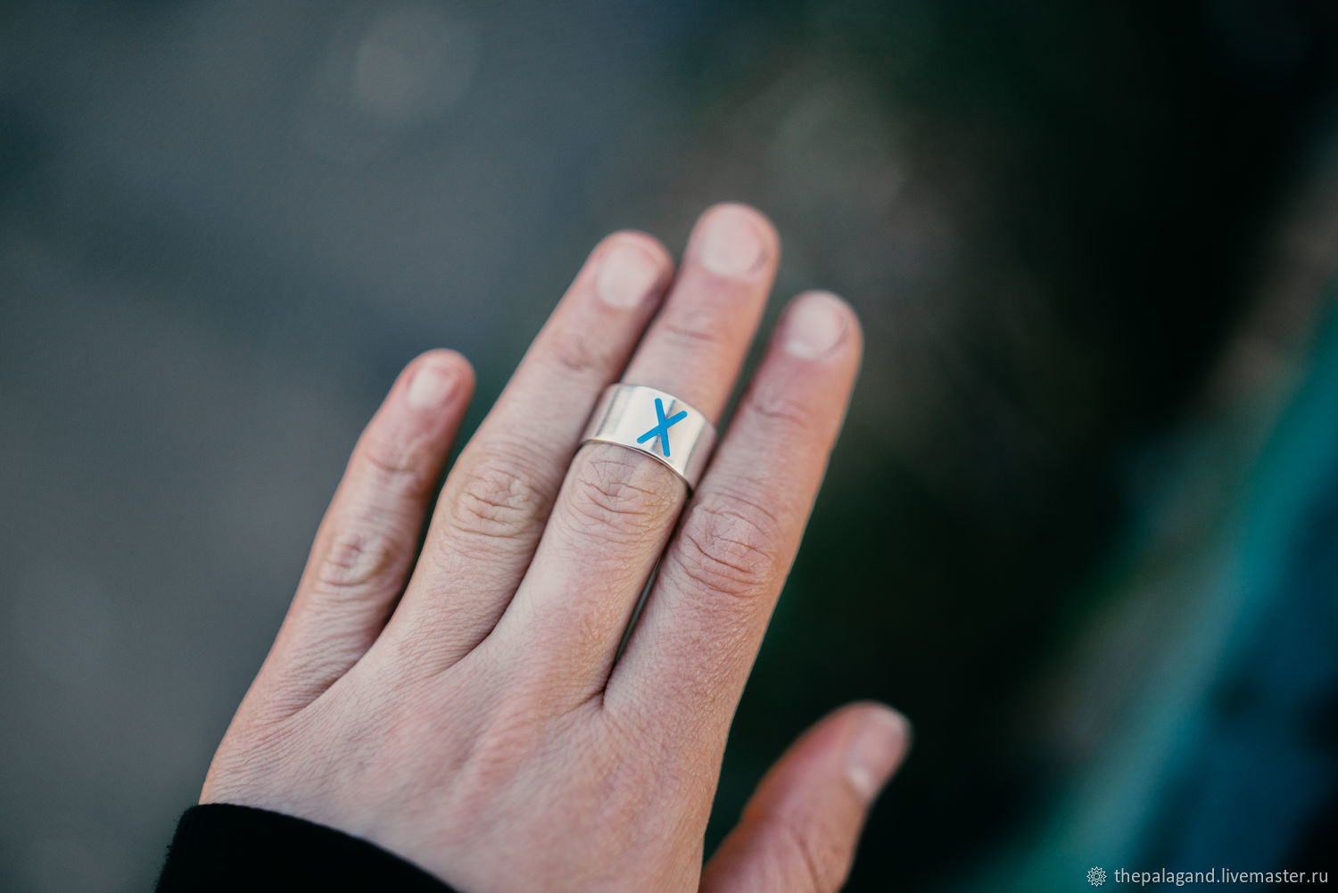 медитативное кольцо. кольца темрюк. кольца одиночки фон. кольцо с руной альгиз. разомкнутое кольцо.