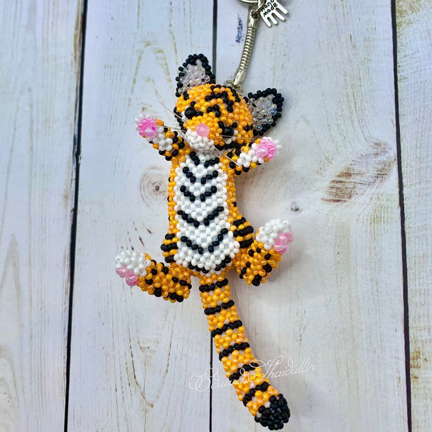 Котик из бисера амигуруми