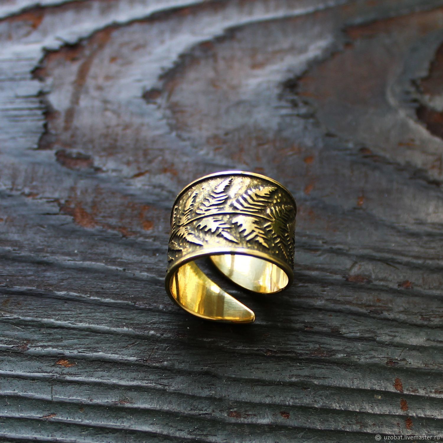 Золотое кольцо лист. Кольцо лист папоротника в серебре. Печатка женская. Перстень женский. Перстень с листиками.