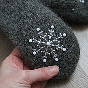 Аксессуары handmade. Livemaster - original item Grey Snowflake mittens with embroidery woolen mittens. Handmade.
