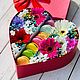 Сердце с цветами и пирожными макаронс на 14 февраля, Букеты, Москва,  Фото №1
