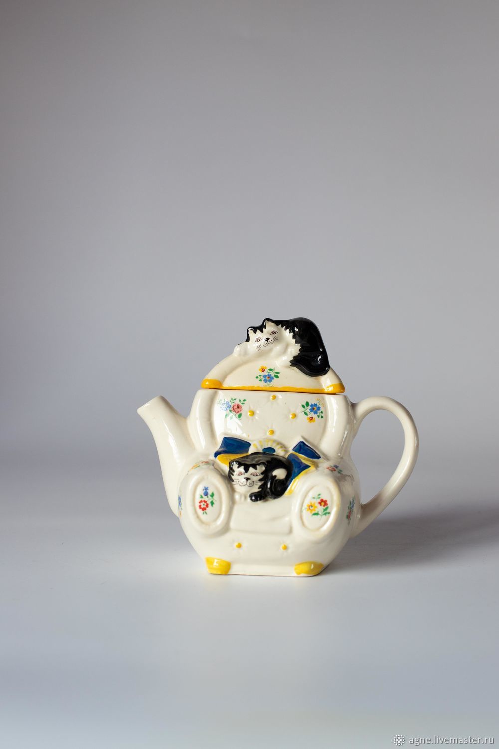 Винтаж: Чайники винтажные:Чайник виде кресло с лежащими кошками купить ...