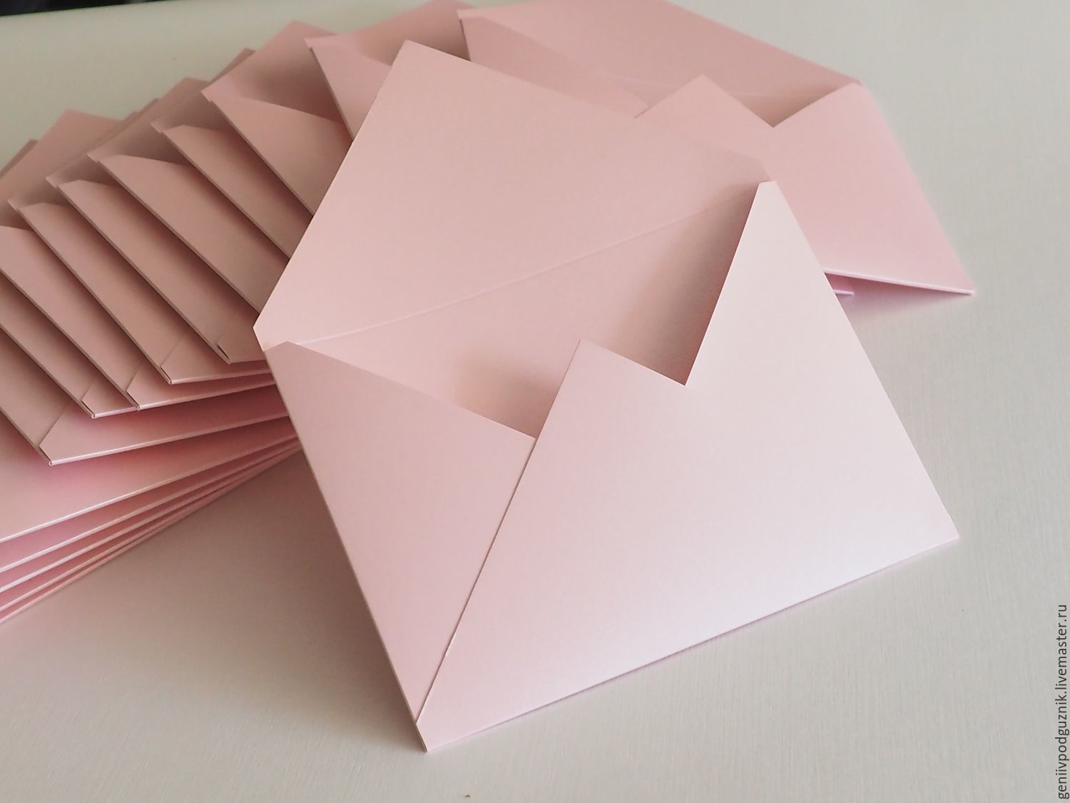 Бумага конверты купить. Дизайнерские конверты. Дизайнерская бумага. Конверты из дизайнерской бумаги. Конверт с6.
