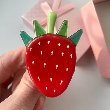Украшения ручной работы. Ярмарка Мастеров - ручная работа Брошь "Клубника". Handmade.