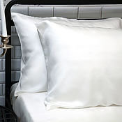 Белое постельное белье с кружевом. Шелковое постельное белье