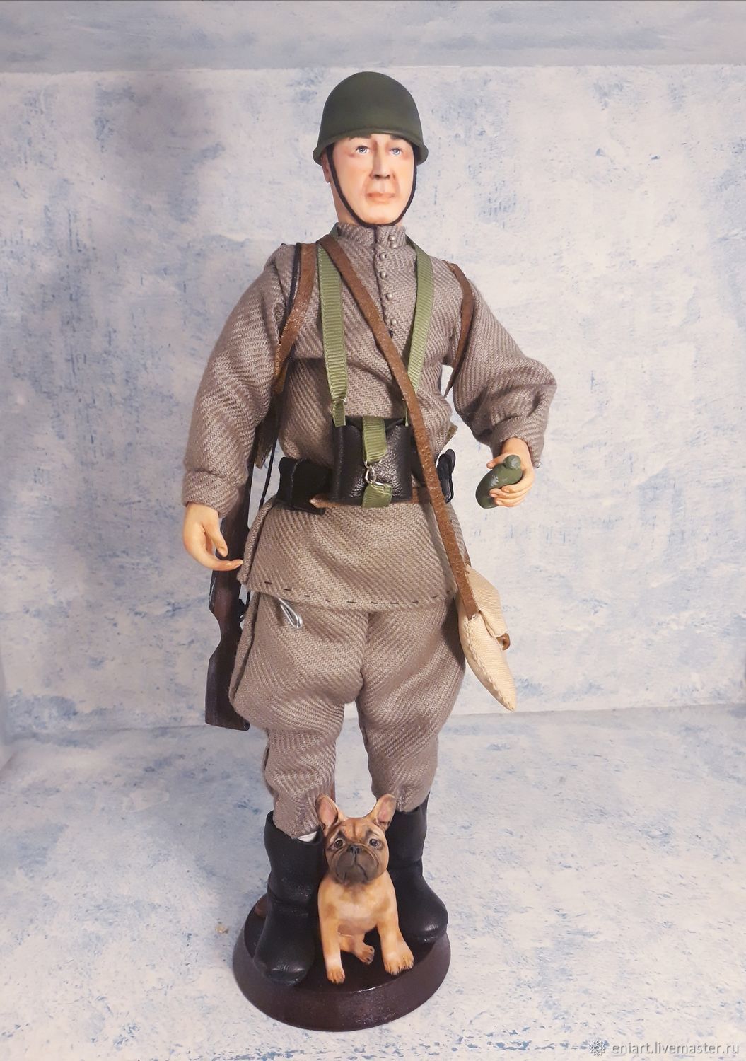 Кукла в военной форме