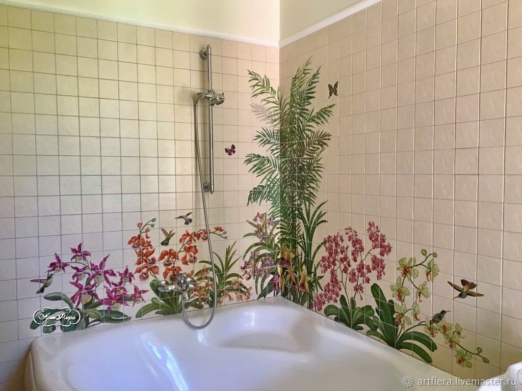 Задекорировать плитку. Цветочное панно в ванной. Расписнпя пшиька в ванной. Панно из керамической плитки в ванную. Плитка с растениями в ванную.