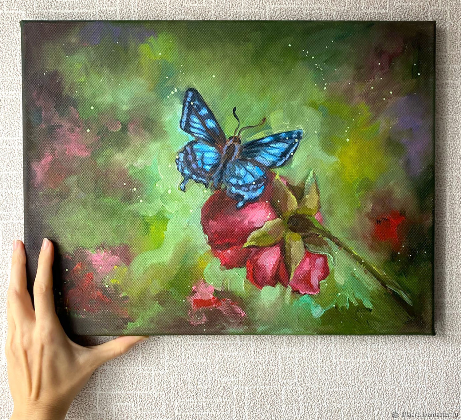 мотылек в полете. бабочкой взлетай. бабочка. полет бабочки. порхающие бабочки.