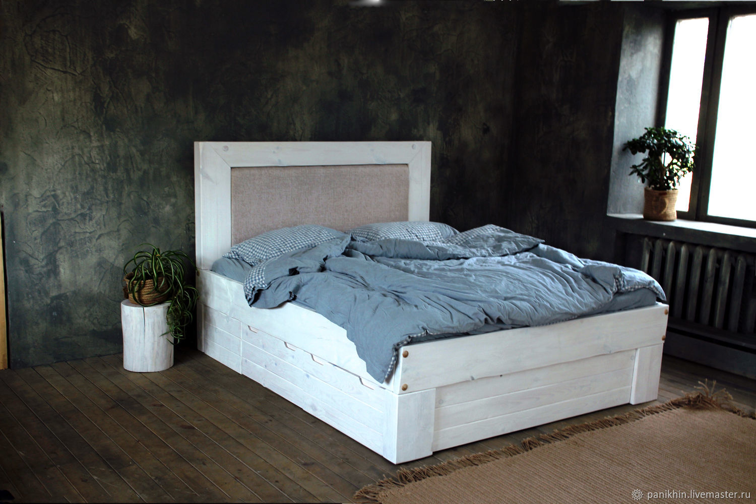 Двуспальная кровать с подголовником и ящиками
