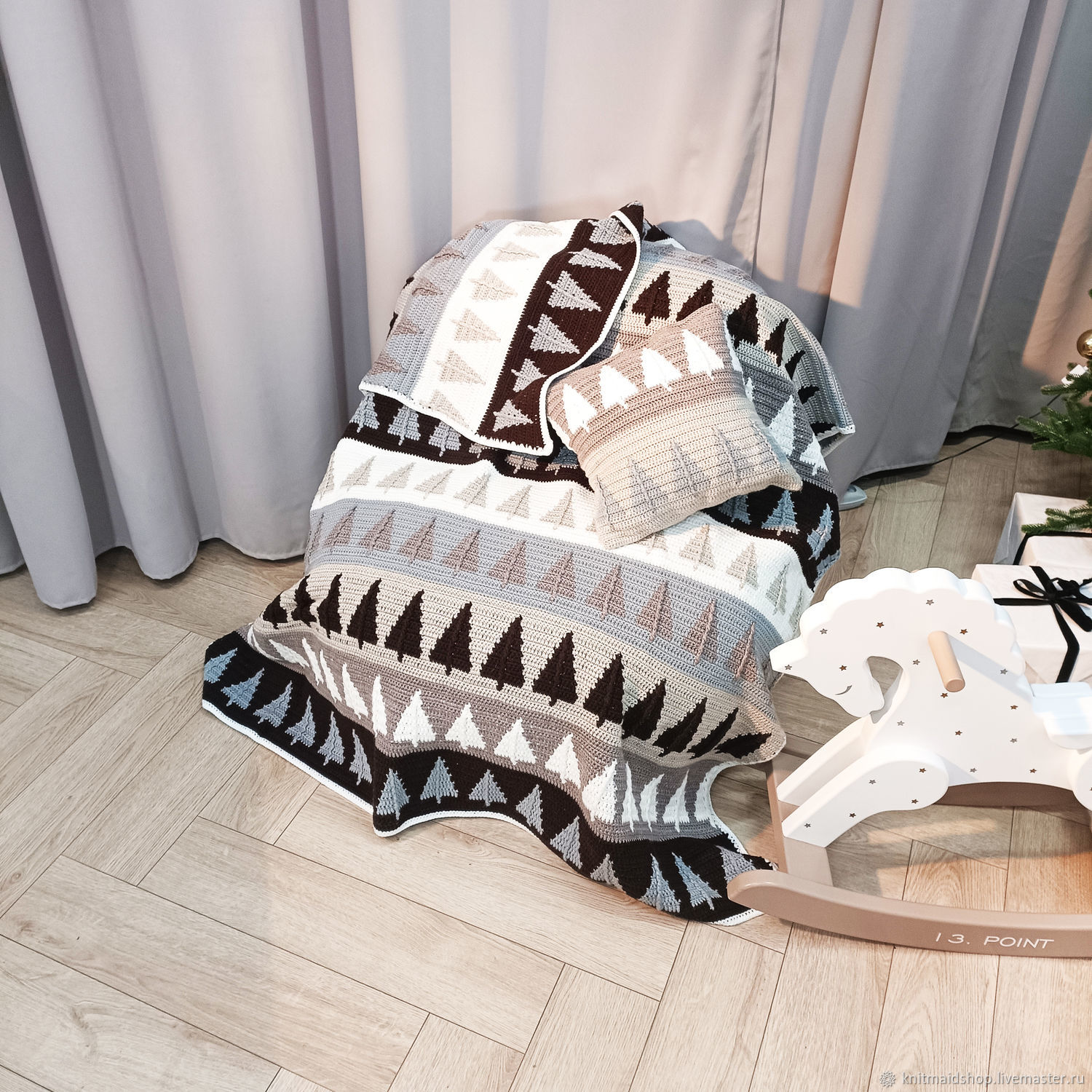 Пледы: Плед Елочки с подушкой в интернет-магазине Ярмарка Мастеров по ...