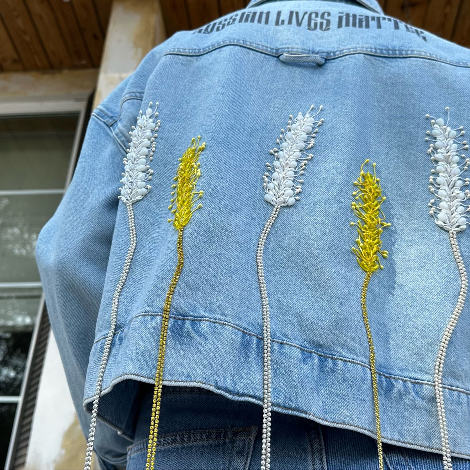 Джинсовая куртка с вышивкой и росписью в интернет-магазине Ярмарка ...