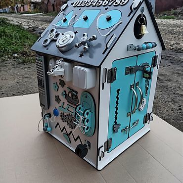 Куклы и игрушки ручной работы. Ярмарка Мастеров - ручная работа Бизидом, развивающий дом, бизиборд. Handmade.