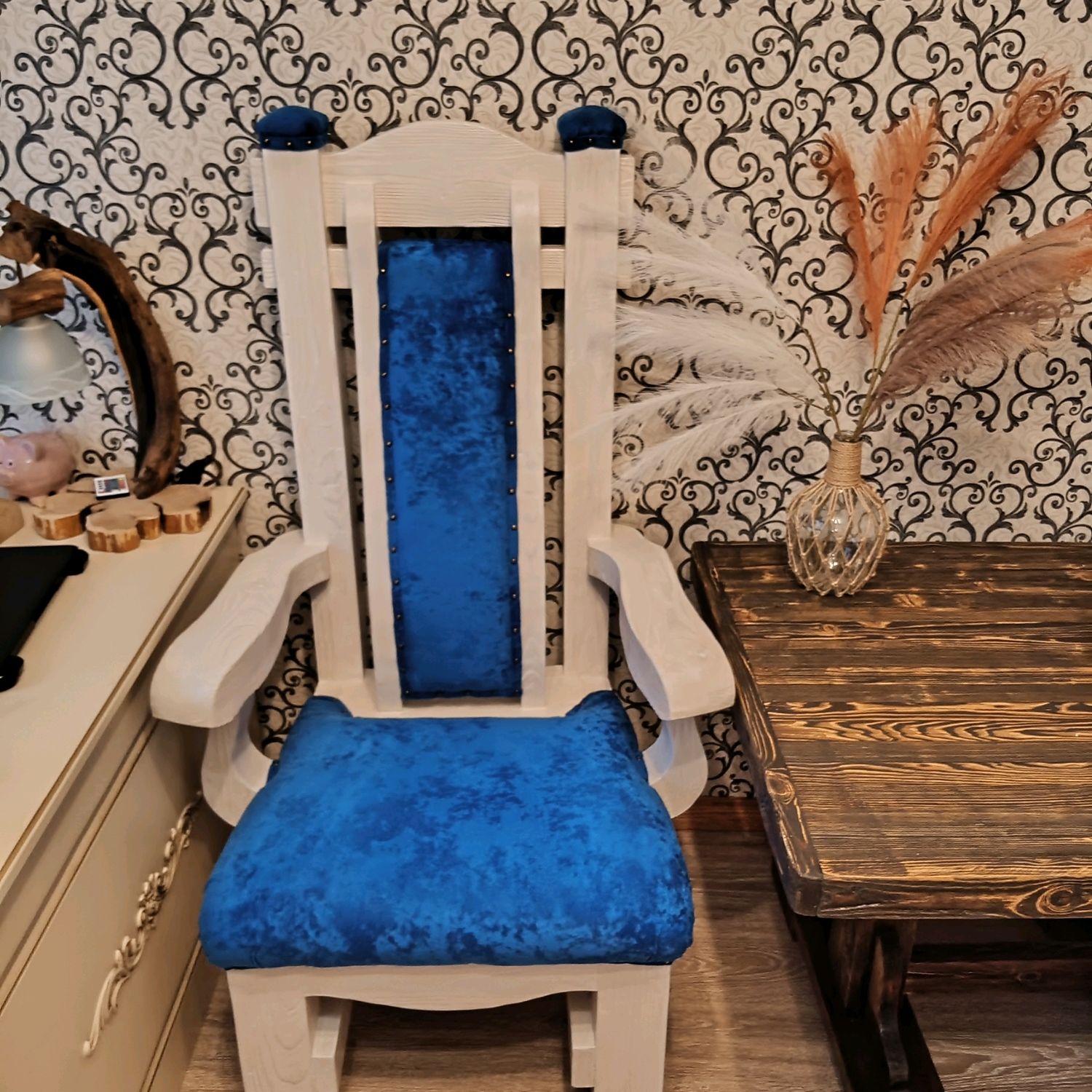 Кресло белое из массива для кабинета купить в интернет-магазине Ярмарка ...