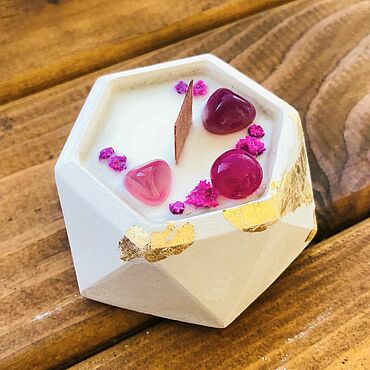 Картины и панно ручной работы. Ярмарка Мастеров - ручная работа Ароматизированная соевая свеча в гипсе с поталью и розовым агатом. Handmade.