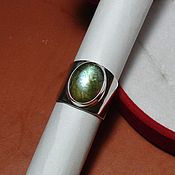 Кольцо серебряное с натуральным хризопразом