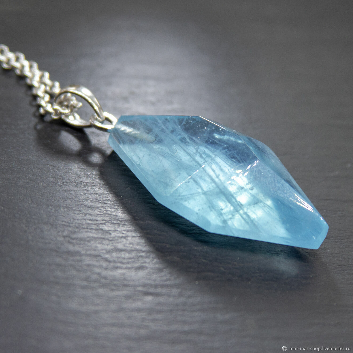 Аквамарин: камень, привлекающий любовь и новые возможности