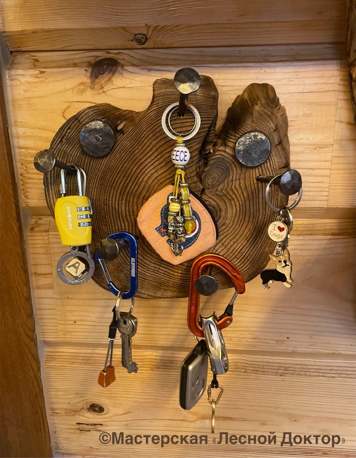 Деревянные вешалки для ключей