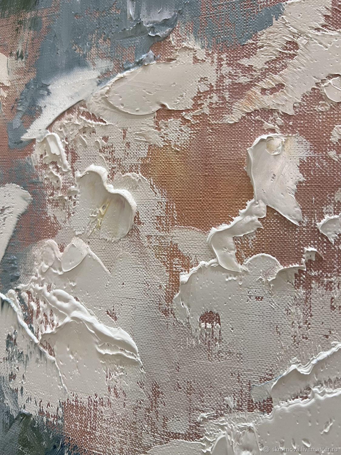 Вертикальная небольшая картина Коралловые пионы на сером и голубом в ...