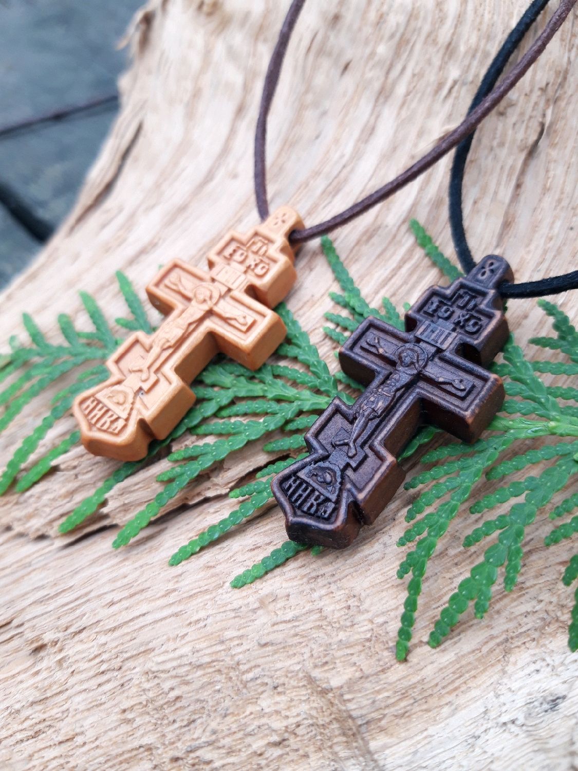 Православные нательные деревянные. Деревянный крест. Нательный крестик. Резные нательные крестики. Нательный крестик из дерева.
