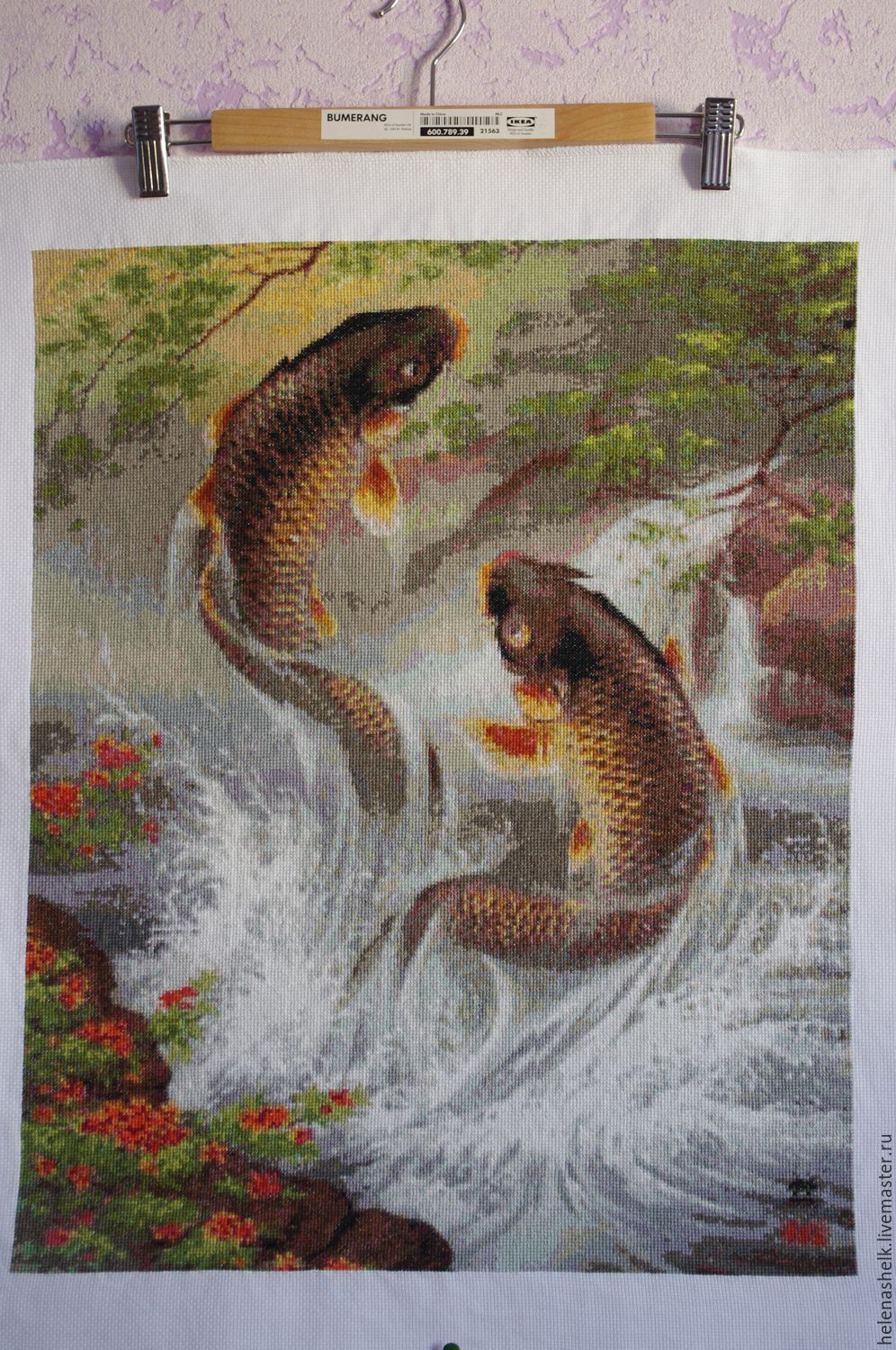 Выпрыгивающие из воды карпы вышивка Выпрыгивающие из воды карпы вышивка