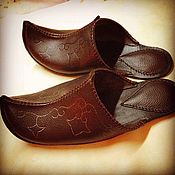 Обувь ручной работы handmade. Livemaster - original item Тапочки из кожи восточные коричневые "Хоттабыч". Handmade.