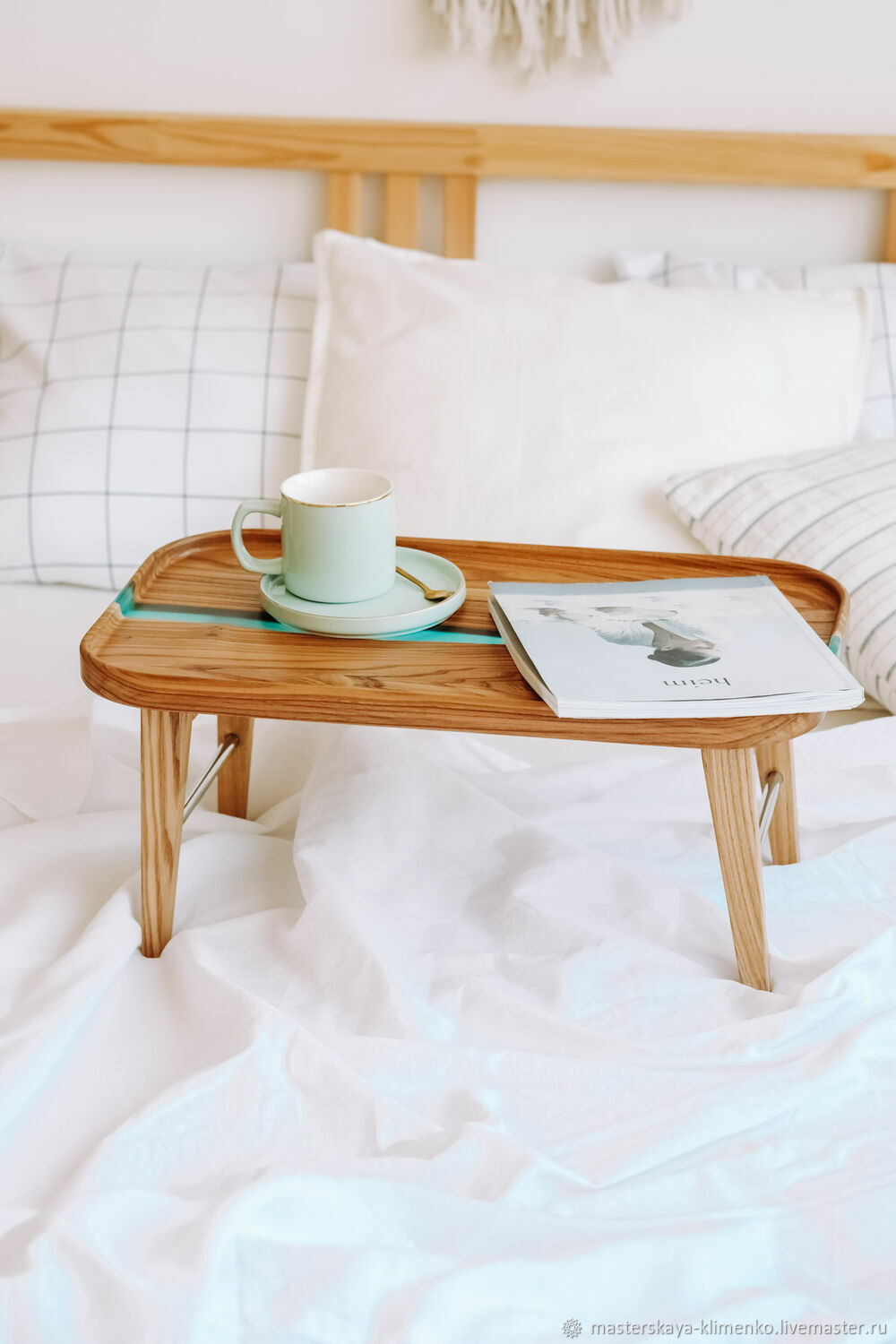 Столик для завтрака в постель с подушкой