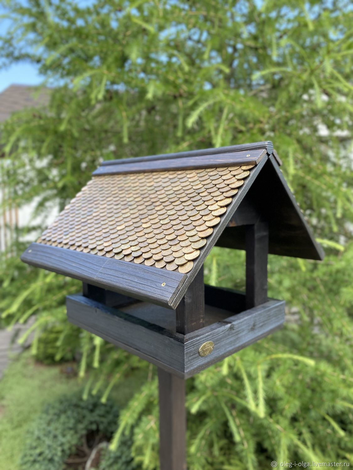 Кормушка коричневая большая для птиц и белок со съёмной стойкой купить ...