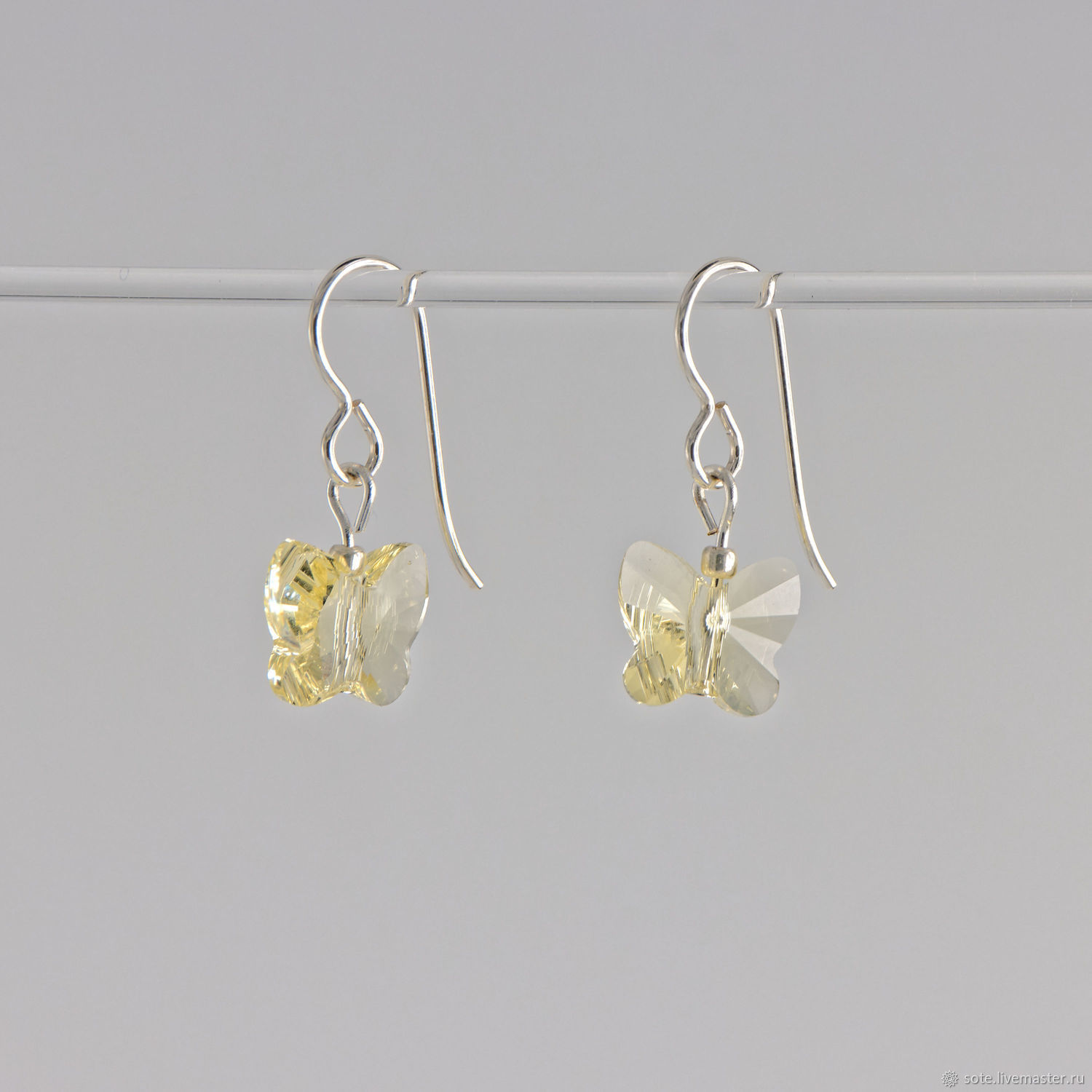 Серьги-крючки с кристаллами-бабочками жёлтого цвета в интернет-магазине ...