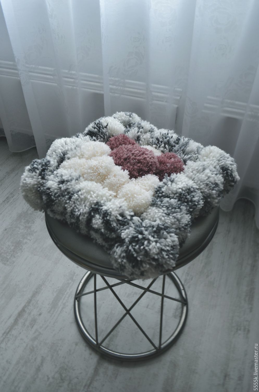 Подушка - сидушка из помпонов в интернет-магазине на Ярмарке Мастеров ...