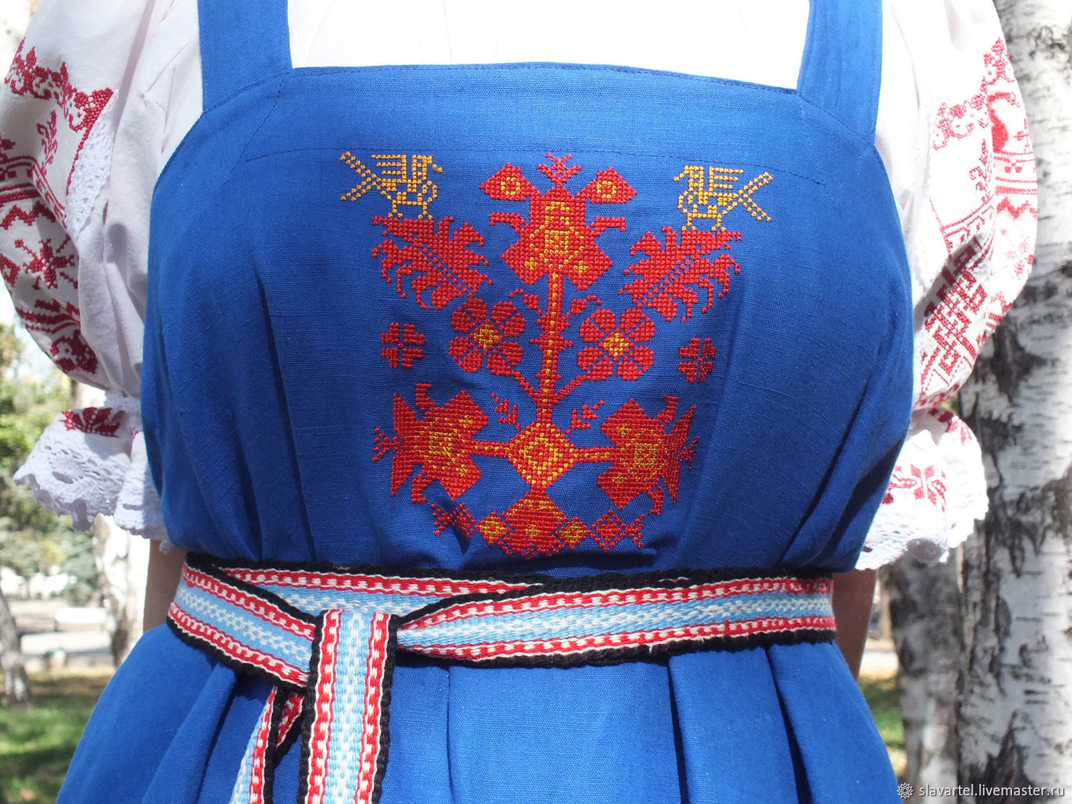 Русский сарафан с вышивкой