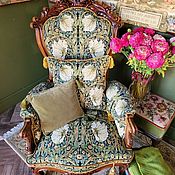 Кресла с гобеленовой обивкой Уильяма Морриса