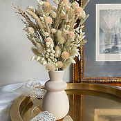 Цветы сухие и стабилизированные: Викторианские розы в белом кашпо