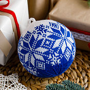 Вязаный новогодний шар "Муми-тролли" (10 см)