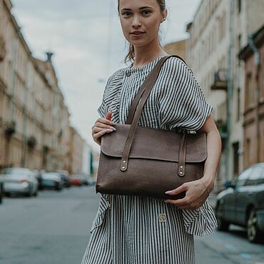 Канцелярские товары ручной работы. Ярмарка Мастеров - ручная работа Кожаная папка для документов Энтони в коньячном цвете. Handmade.