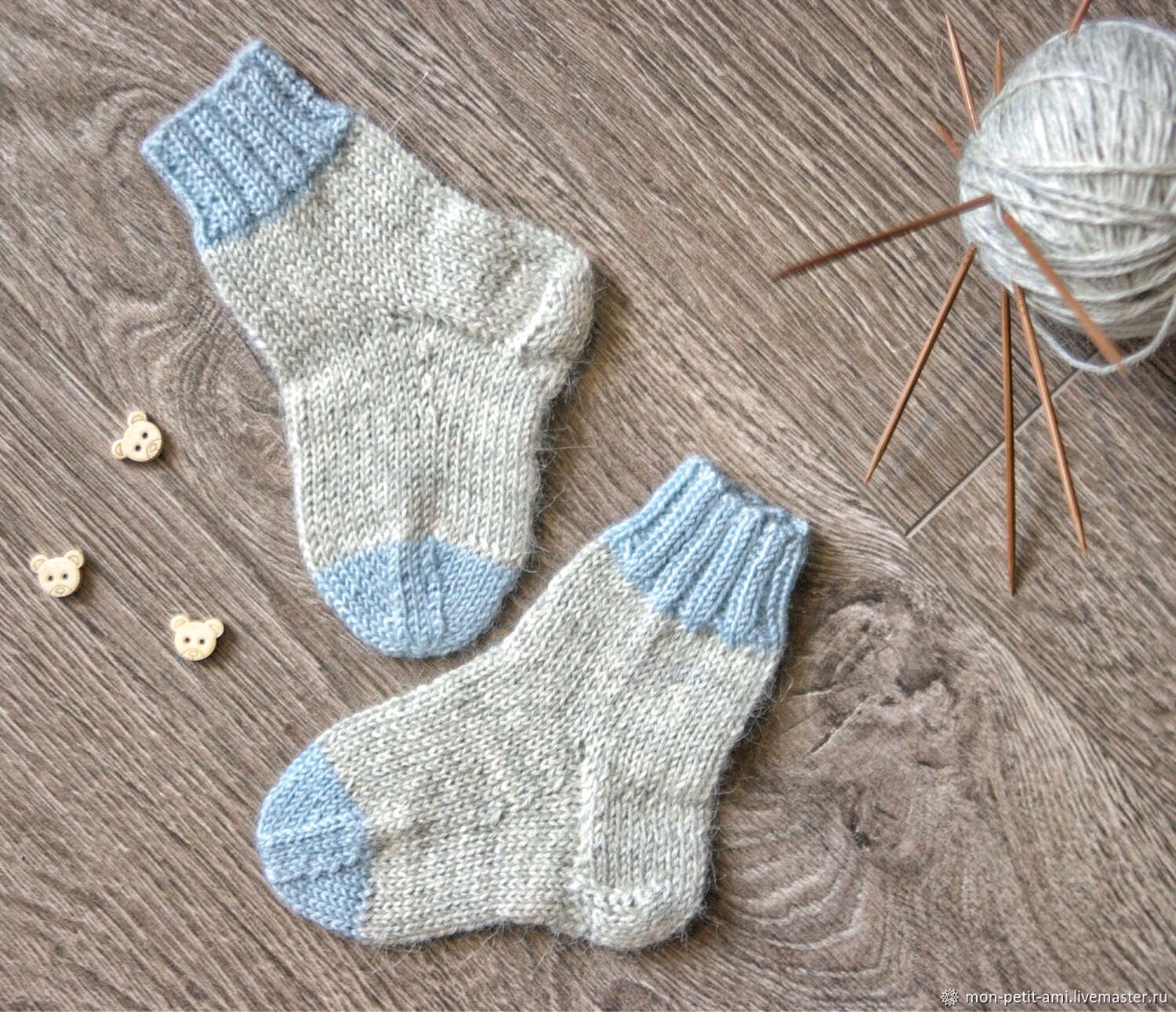 Носочки на 6 лет. Шерстяные носки для новорожденных. Детские вязаные носочки. Детские носки спицами. Носки для новорожденных спицами.
