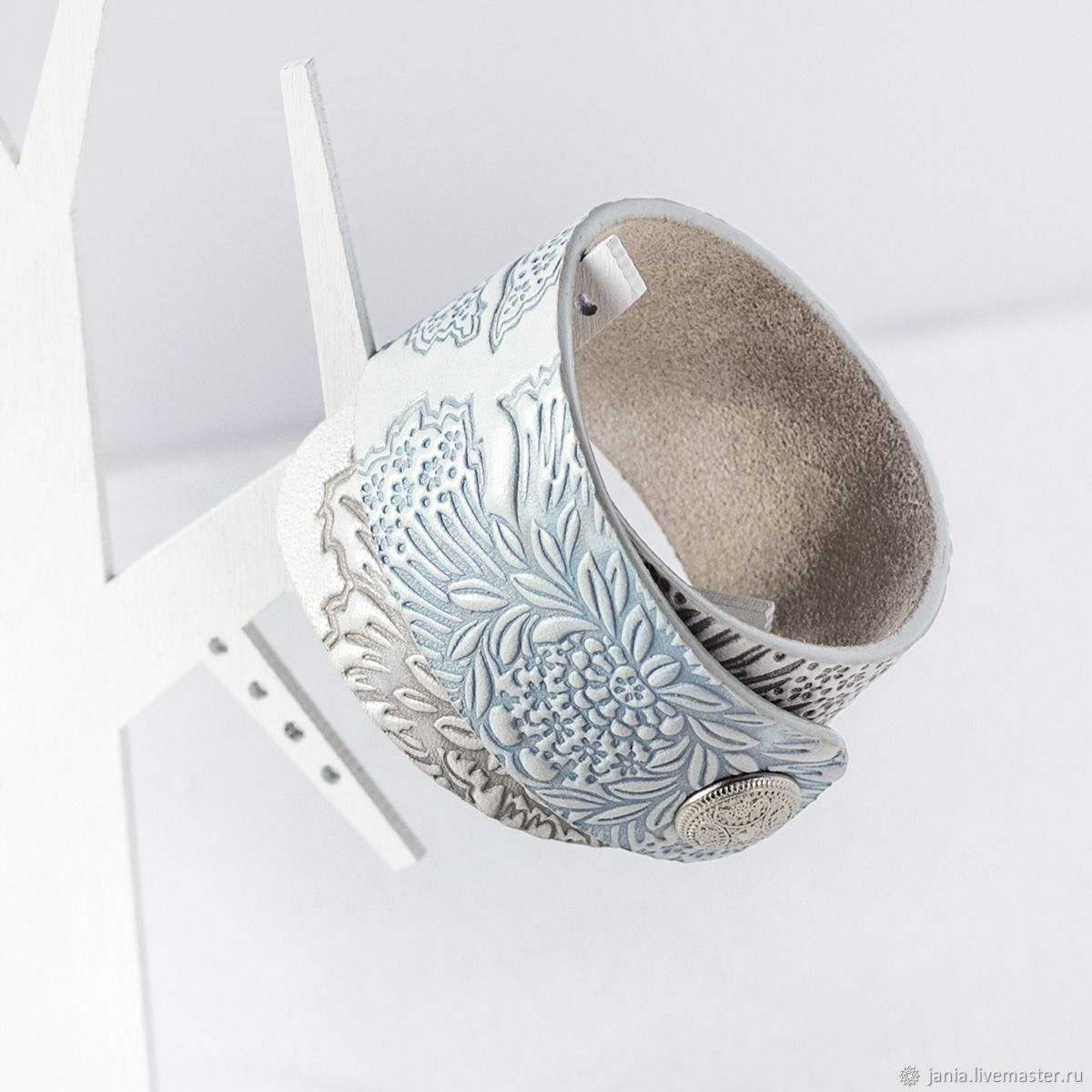Leather bracelet Delicate, Cuff bracelet, Ivanovo,  Фото №1