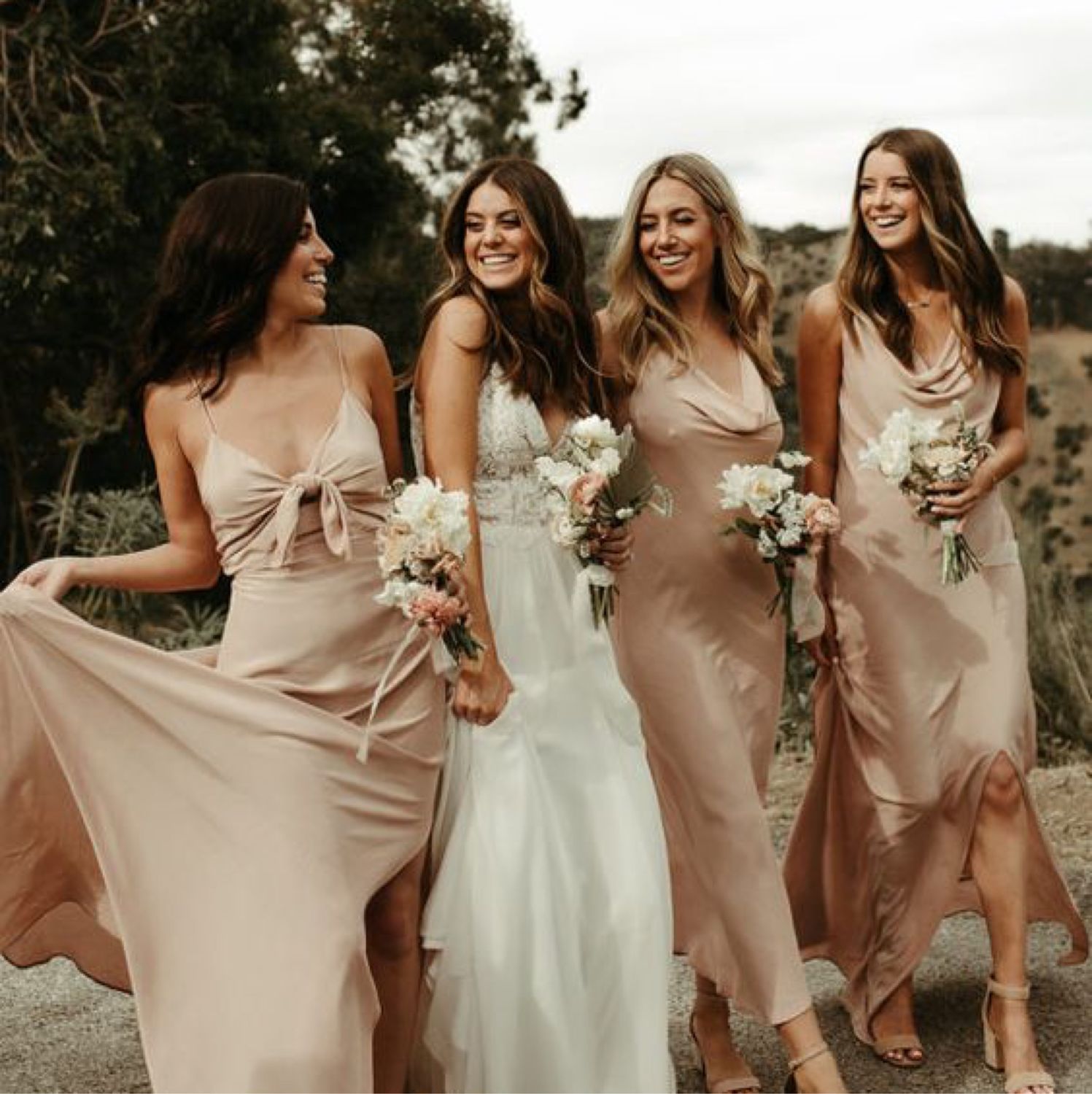 Как выбрать наряды для подружек невесты