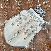 Ornament of pearls: pearl earrings