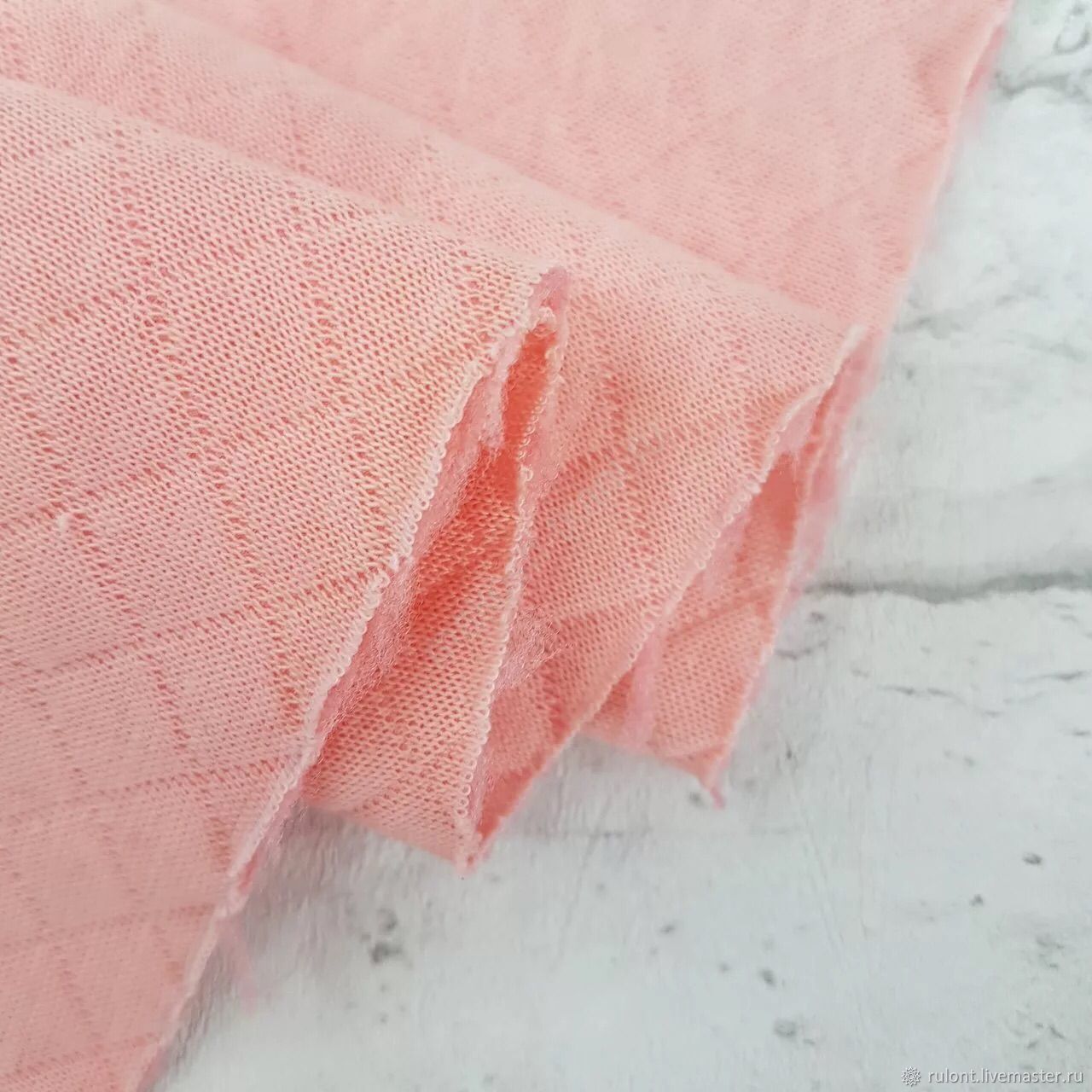 Изолированные ткани. Розовый утеплитель. Утепленная ткань.