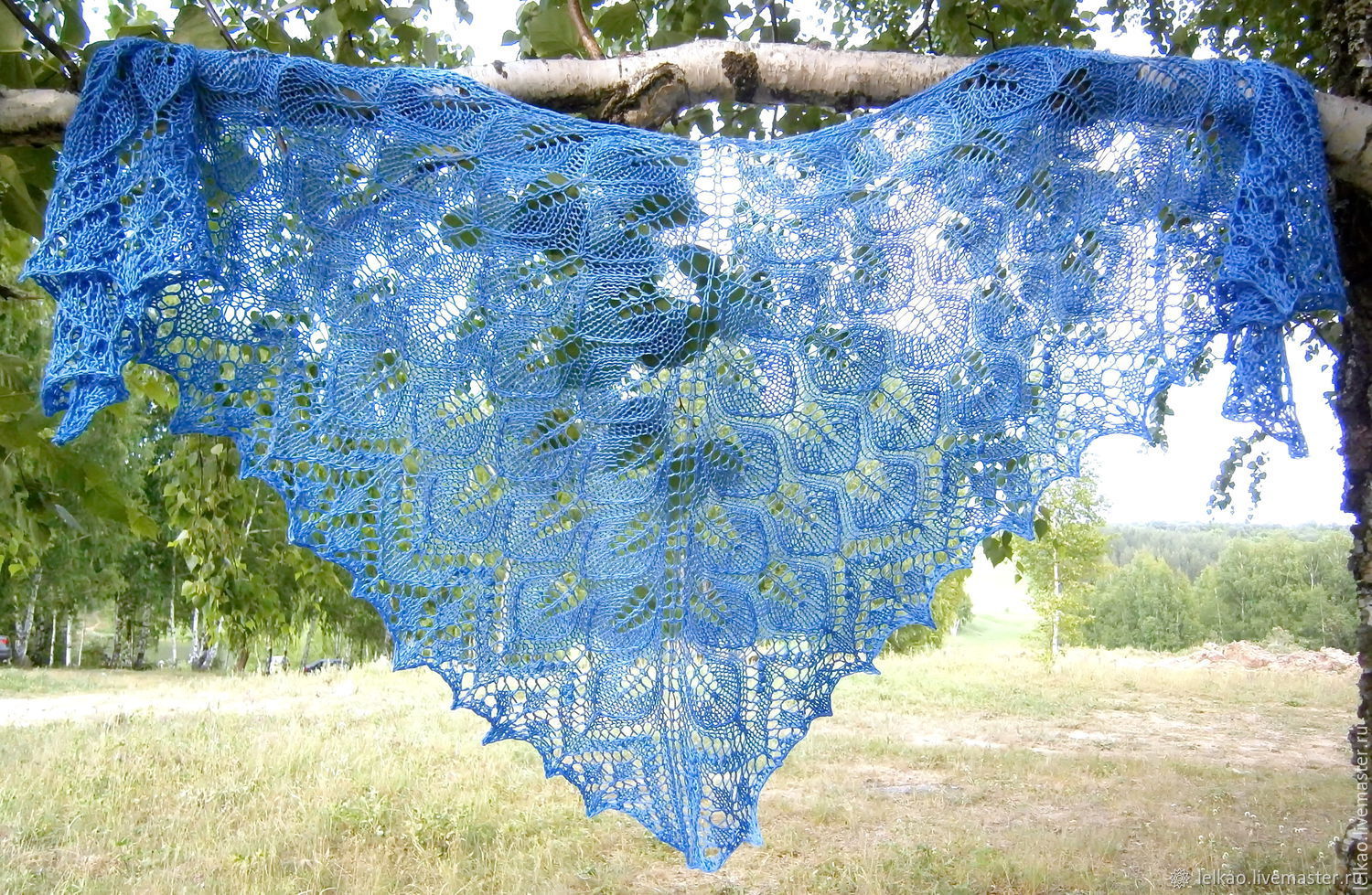 Ажурная шаль из натурального 100% шелка незабудково-голубого цвета. 