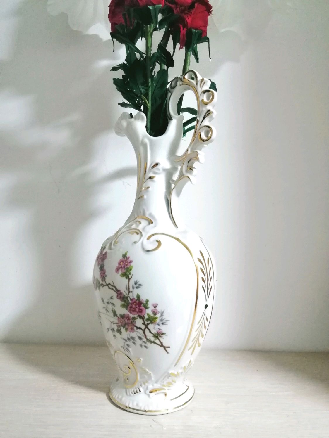 Винтажные вазы англия. Вазоны старинные. Винтажные вазы для цветов. Ваза с цветами. Фарфоровые вазы барокко марии антуанетты.