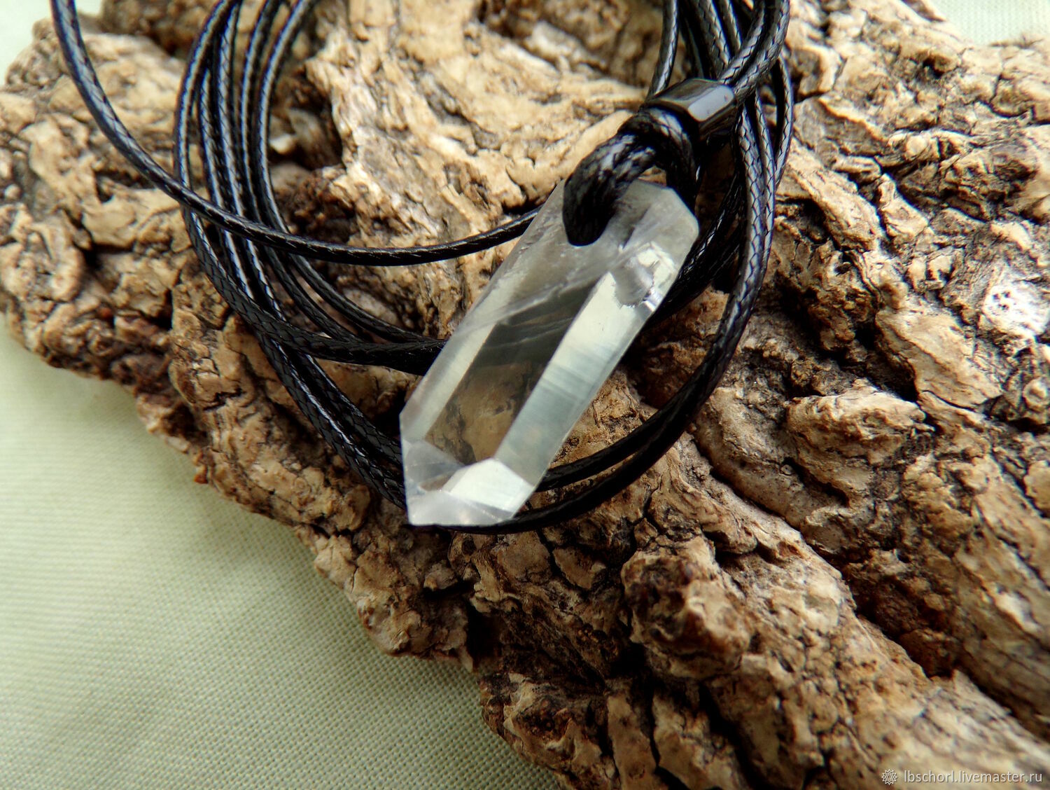 Защитный амулет для беременных: история о кольце с горным хрусталём