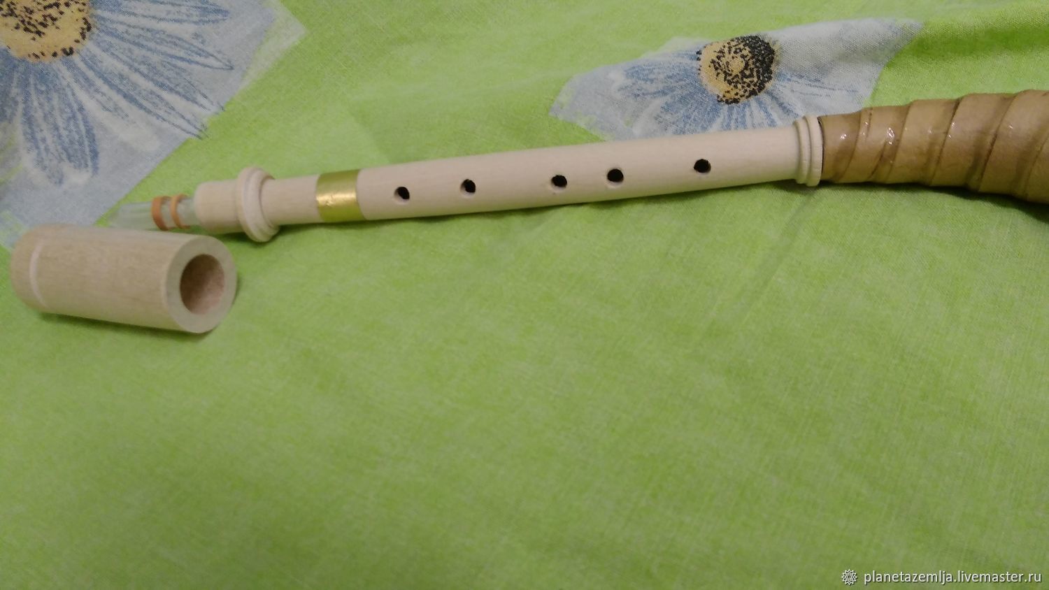 Рожок духовой музыкальный инструмент