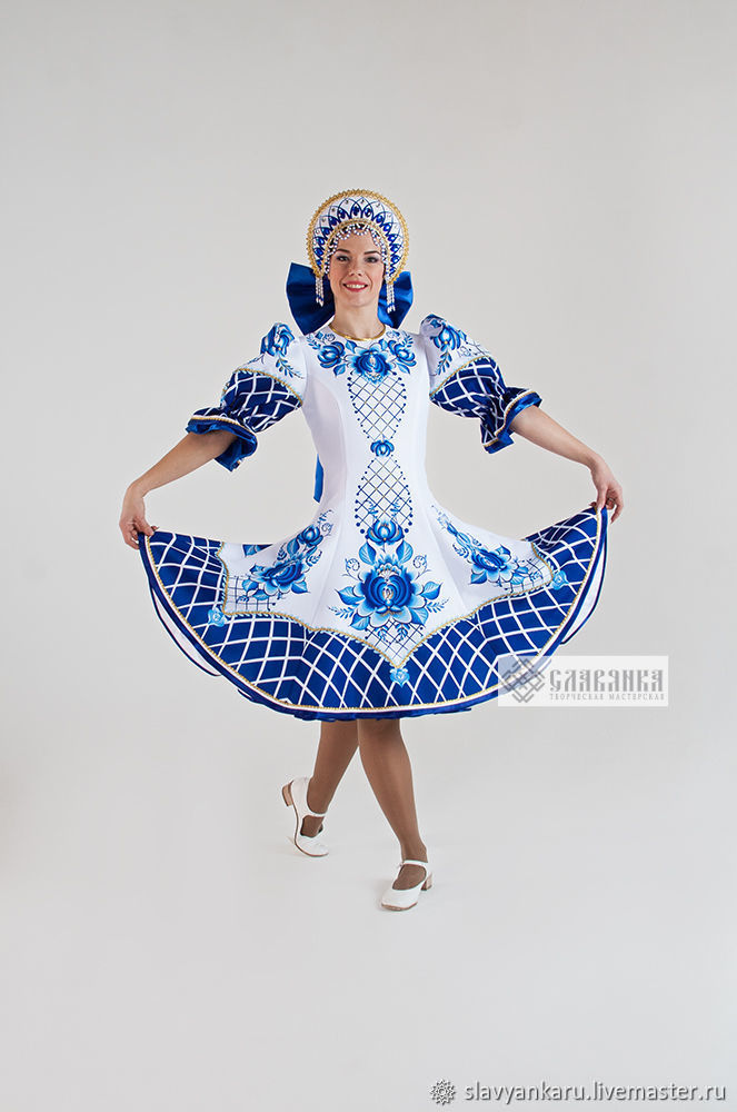 Русский народный танцевальный костюм женский